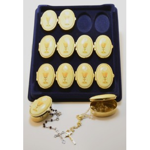 http://www.monticellis.com/4270-4977-thickbox/first-communion-rosary-display.jpg